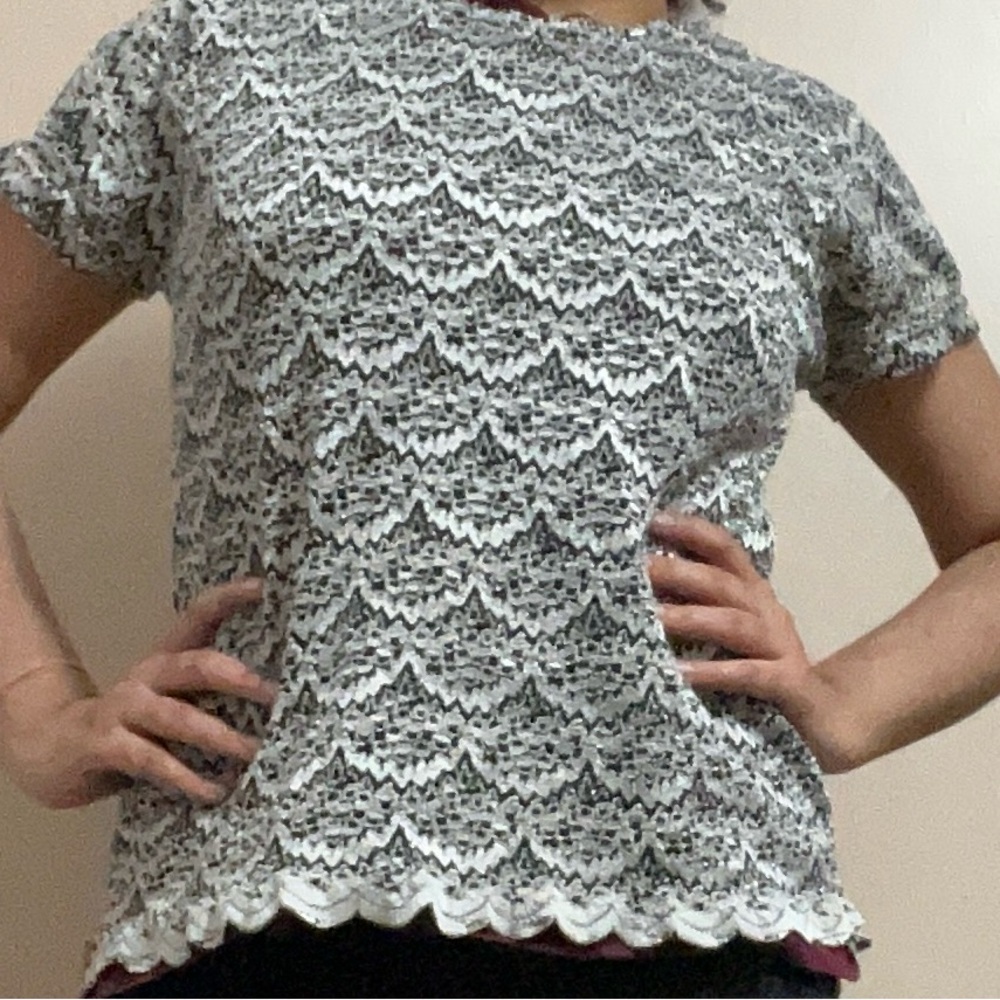 ***Best Fits Size S (see measurements)Reitmans Gray Ruffled Short Sleeve T-Shirt
